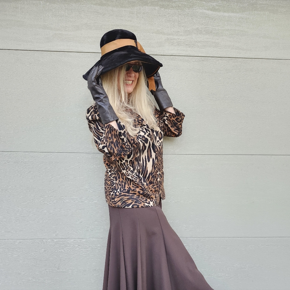 Molly & MaXX Ex Cond & Pro Cleaned Animal Print Cropped Jacket, Large, $45 - Picture 13 of 13